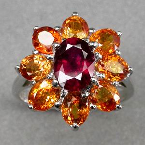Кольцо-цветок с рубином и золотистыми сапфирами