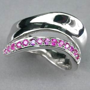 Стильное кольцо с пурпурными сапфирами