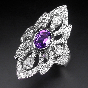 Эффектное кольцо с аметистом