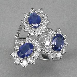 Изумительное кольцо с синими сапфирами