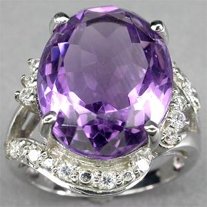 Изящное кольцо с чистейшим аметистом