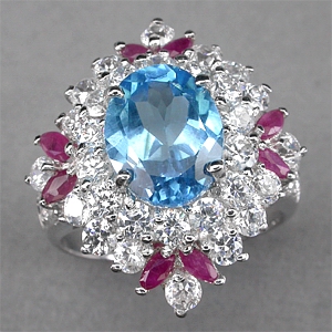 Замечательное кольцо с чистейшим топазом и рубинами