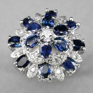 Роскошное кольцо с прозрачными синими сапфирами