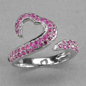 Элегантное кольцо с розовыми сапфирами бриллиантовой огранки