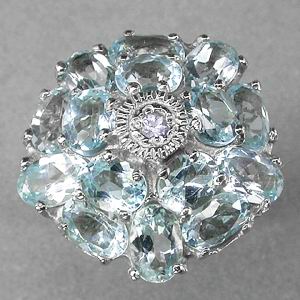 Кольцо с голубыми топазами и нежно-фиолетовым сапфиром