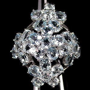 Изумительное кольцо с голубыми топазами