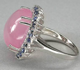 Кабошон розового кварца в окружении синих сапфиров Серебро 925