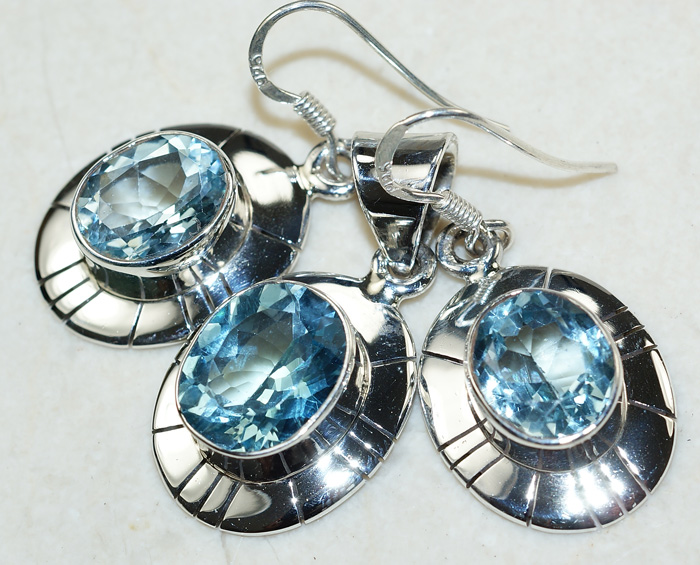 Комплект c голубыми топазами