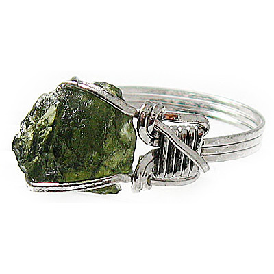 Кольцо с молдавитом