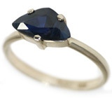 Кольцо с насыщенно-синим сапфиром