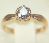 Элегантное кольцо с бриллиантом