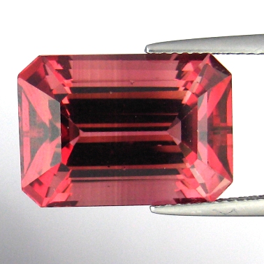 Крупный яркий турмалин 18,01 карата