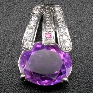 Эффектный кулон с аметистами