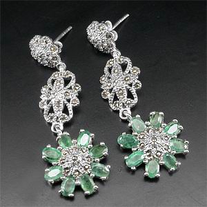 Изящные серьги с изумрудами