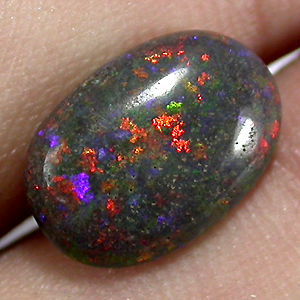 Многоцветный опал  2,11 карат