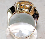 Уникальное кольцо с золотистым цитрином и бриллиантами Золото