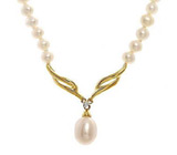 Колье с нежно-кремовым жемчугом