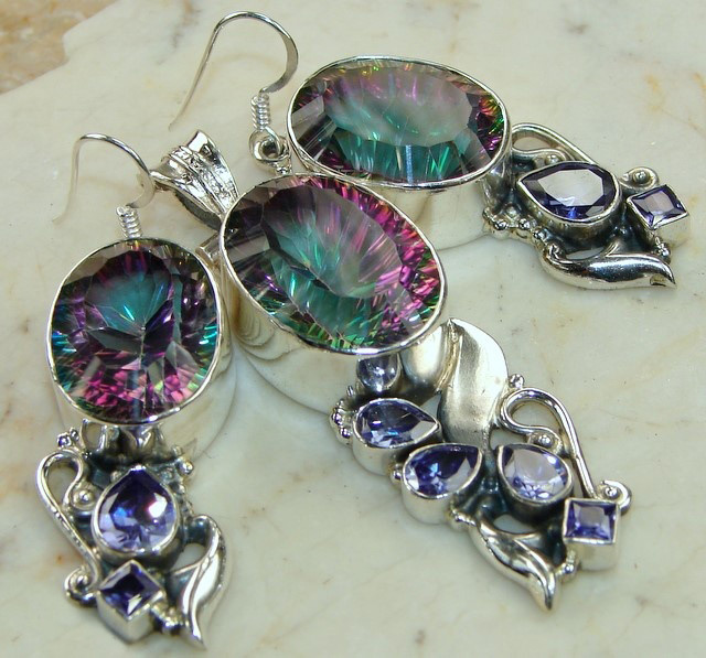 Комплект с мистик-топазами и иолитами