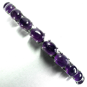 Браслет со сливовыми аметистами-кабошонами