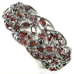 Превосходный ажурный браслет с гранатами