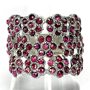 Широкое кольцо с рубиновыми цветками