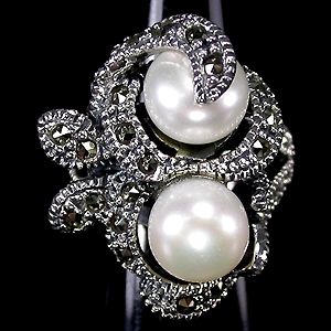 Интересное кольцо с жемчугом и марказитами