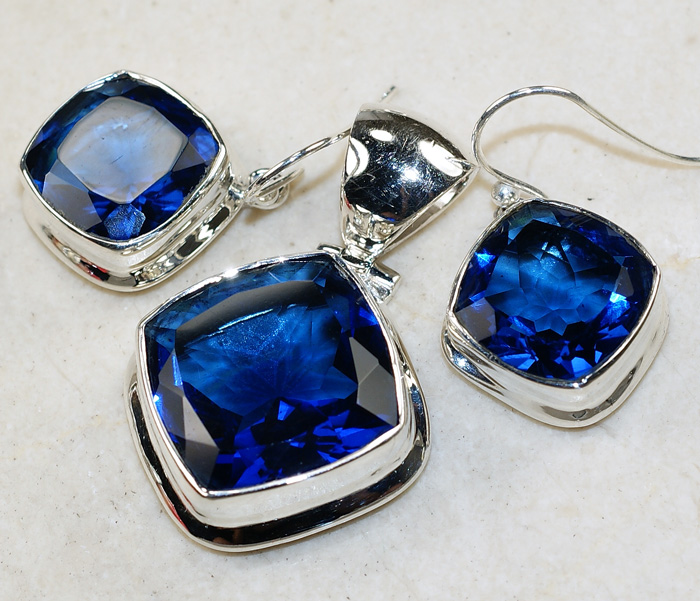 Комплект с насыщенно-синим кварцем