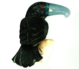 Скульптура "Тукан" из массива долерита и агата Не указан