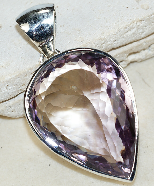Кулон с 55-каратным розовым аметистом