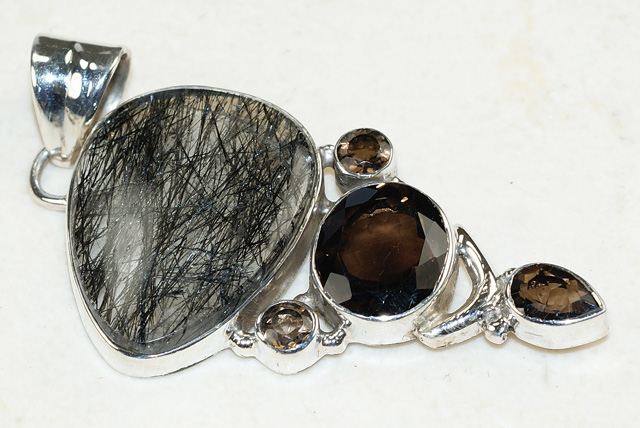 Кулон с кварцем-волосатиком