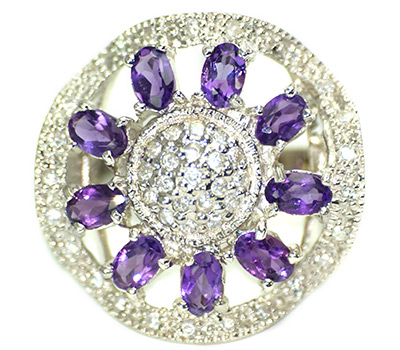 Симпатичное кольцо с аметистами и топазами