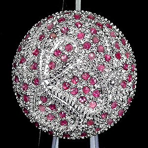 Эффектный перстень с розовыми сапфирами