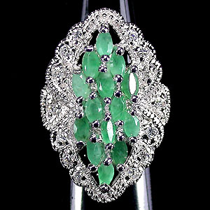 Элегантное кольцо с изумрудами