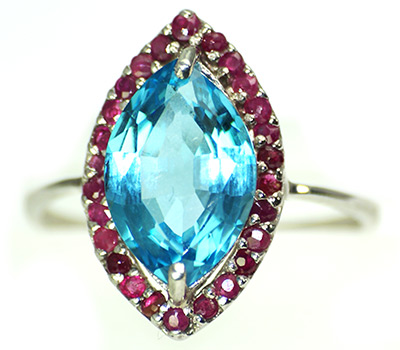 Кольцо с голубым топазом и пурпурными сапфирами