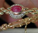 Кабошоны сапфира, рубина, изумруда и бриллианты в элегантном браслете Золото