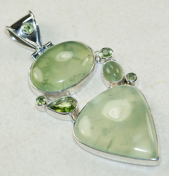 Кулон с пренитом и перидотами