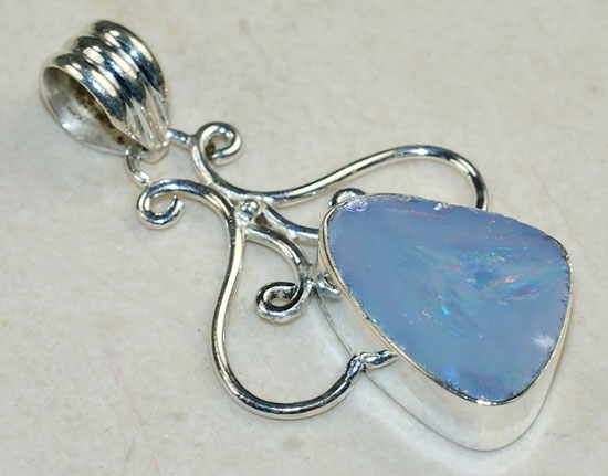 Кулон с австралийским опалом