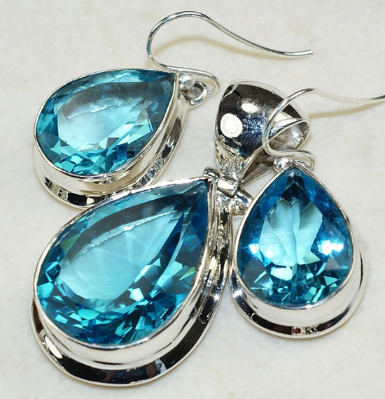 Комплект c ярко-голубым кварцем