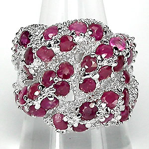 Оригинальное кольцо с пурпурными сапфирами