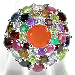 Яркое кольцо с самоцветами