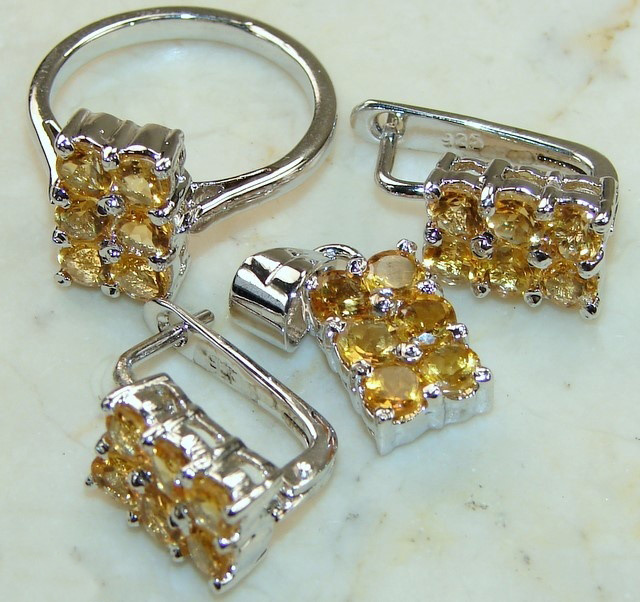 Комплект с золотистыми цитринами