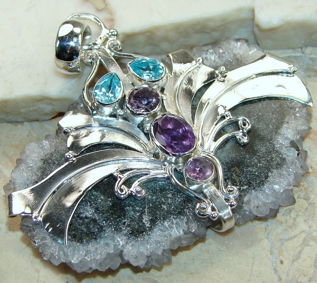 Оригинальный кулон с аметистовым слайсом