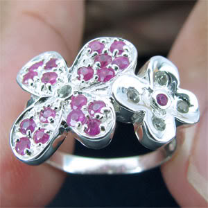 Кольцо с ярко-розовыми сапфирами