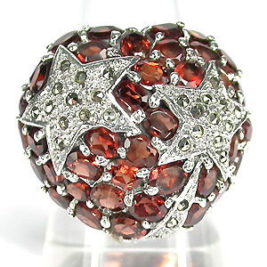 Кольцо "Звездопад" с ярко-красными гранатами