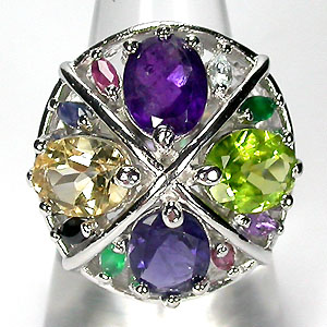 Замечательное кольцо с самоцветами