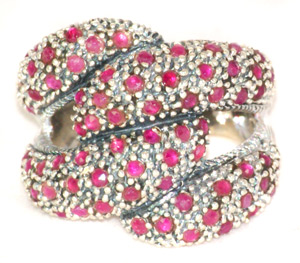 Оригинальное кольцо с сапфирами