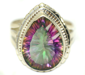 Кольцо с ярким мистик-топазом