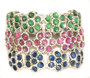 Широкое кольцо с самоцветами