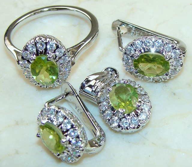 Комплект с перидотами