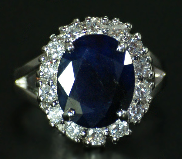 Кольцо с крупным синим сапфиром